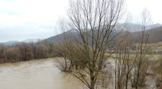 Z Hronoviec do Ludiniec sa nedostanete. Cesta je zaplavená