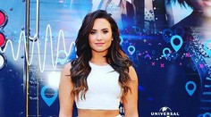 Radikálna zmena imidžu: Z Demi Lovato je sexy blondína