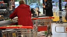 Slováci budú vo sviatok 17. novembra znovu v obchodoch. Jeden z reťazcov zatvorí už o dvanástej