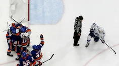 Islanders zdolali Tampu Bay a vyrovnali stav série na 2 : 2. Černák opäť asistoval
