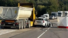 Tragická dopravná nehoda pri obci Chocholná-Velčice. Vodič (†74) nedal prednosť nákladiaku