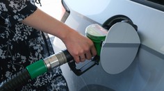 Koľko vás bude stáť tankovanie na dovolenke? Prinášame prehľad cien v obľúbených destináciách