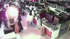 Batéria od mobilu mu vybuchla priamo v ústach: Zákazník chcel údajne overiť jej pravosť