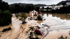 FOTO + VIDEO: Španielsko postihli katastrofálne záplavy.  Veľká voda zabila najmenej 62 ľudí