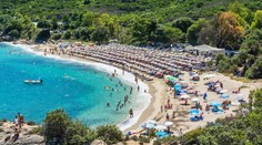 Obmedzený počet ležadiel a kontroly dronom. Jedna z najobľúbenejších destinácií zavádza na plážach revolúciu