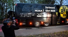 Pri autobuse Borussie Dortmund vybuchli tri nálože, zranil sa futbalista aj policajt
