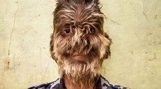 Vlčieho chlapca sa cudzí boja. On sa však chce stať policajtom