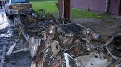 Z luxusného Audi A8 zostali po požiari iba puklice, rámy a motor