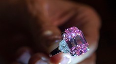 Milovníci šperkov, potešíme vás. Objavili nový minerál, môže byť drahším ako diamant