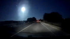 Video: Padajúci meteor rozžiaril noc v dovolenkovom raji