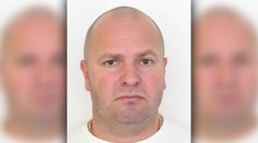 Kaluž krvi pred domom a zhorené auto v Maďarsku. Podnikateľ Tibor Szűcs je nezvestný 8 dní