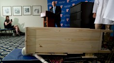 IKEA musí zaplatiť rekordné odškodné rodine chlapca, ktorého zabila skriňa