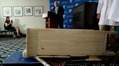 IKEA musí zaplatiť rekordné odškodné rodine chlapca, ktorého zabila skriňa