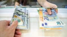 Nový dôsledok zvyšujúcich sa úrokových sadzieb: Euro oslabilo oproti doláru na 20-ročné minimum