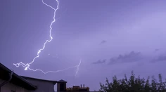 Tragický zásah bleskom na Floride. O život prišla žena s dieťaťom