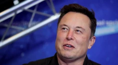 Elon Musk už nie je najbohatším človekom na svete