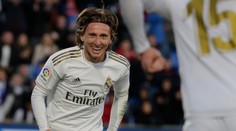 Luka Modrič splnil svoj sľub a pokračuje v reprezentačnej kariére. Už teraz je rekordérom