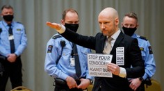 Breivik tvrdí, že sa zmenil a žiada prepustenie. Názor súdnej znalkyne masového vraha nepotešil