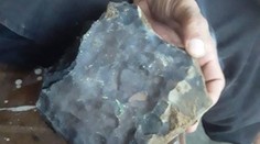 VIDEO: Výrobcovi rakiev spadol na strechu vzácny meteorit. Vďaka tomu je z neho milionár