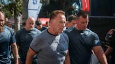Útok na Arnolda Schwarzeneggera: Neznámy muž ho tvrdo skopol na športovej súťaži