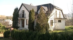 Farár poštval celú obec proti sebe. Žiada od nich peniaze