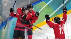 Kanada ušla hrobárovi z lopaty a zahrá si o zlato. O víťaznom góle rozhodli milimetre