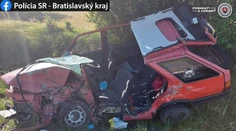 Vodič mal kóliziu s lesnou zverou, potom čelne narazil do druhého auta. Vodička (†36) zomrela