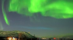 Nad Laponskom sa objavilo záhadné modré svetlo. Polárnu žiaru vylúčili, zrejme je za tým Rusko