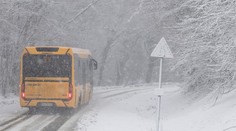 Snehová kalamita ochromila západ Maďarska. Havarovalo až 16 autobusov