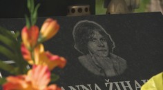 Štefanova podobizeň zdobí náhrobný kameň na cintoríne na Spiši. On sám však žije