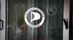 V Česku sa etablovali, u nás im šance nedávajú. Volebné číslo jeden sa ušlo Pirátom