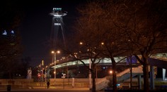 FOTO: Prvá noc zákazu vychádzania v Bratislave. Stretli sme zopár cyklistov a bežcov