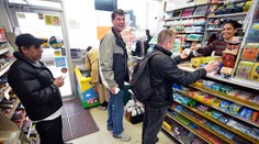 Neuveriteľná náhoda: Dvaja výhercovia rovnakého jackpotu si kúpili tikety s náhodnými číslami v tom istom obchode