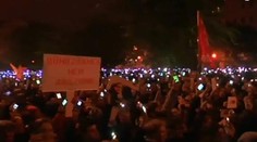 Maďarov vyhnal do ulíc drahý internet