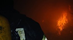 Rušná noc v Novom Meste nad Váhom. Z bytu šľahali plamene, oheň zachvátil aj strechu