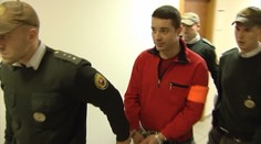 Muža, ktorý zmrzačil hasiča a naháňal strach ľuďom v Šali, zatkla polícia