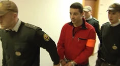 Muža, ktorý zmrzačil hasiča a naháňal strach ľuďom v Šali, zatkla polícia