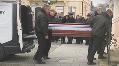 Smútočný sprievod ochromil centrum mesta: Na rozlúčku s biskupom prišli aj významné osobnosti