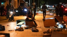 Počas štvrtej noci protestov vo Francúzsku zadržali takmer tisíc ľudí