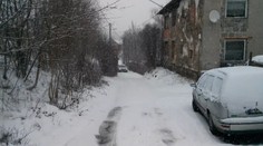 Občanov trápia neupravené cesty: Sanitka nemá šancu