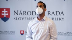 Herák, ktorého obviňujú zo sexuálneho zneužívania, je naďalej zamestnancom OĽaNO