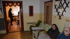 Kam pôjdu starkí z domu hrôzy v Hronovciach? Dočasne žijú v psychiatrickej nemocnici