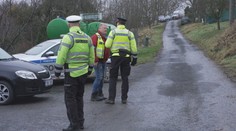 Nielen únos, ale aj pokus o vraždu. Česká polícia obvinila muža, ktorý na chate väznil chlapca