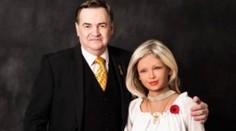 Láska ako zo sci-fi románu. Muž sa zamiloval do ženského robota, s Emmou sa plánuje aj oženiť