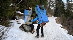 Janko Tribula pozval na výlet horského nosiča. Ten mu naložil na plecia 50-kilový náklad