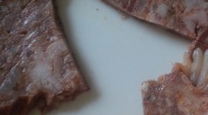 Alena si kúpila tlačenku: Keď ju rozbalila, našla poriadnu nechutnosť