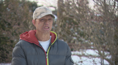 S rodinou býva v ubytovni, roky si márne hľadá prácu. Problém vidí v tom, ako vyzerá