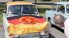 Slimáky spôsobili prevrátenie trabanta, vodič našťastie vyviazol nezranený