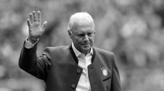 Bayern si uctí svoju legendu vyradením dresu. K tomuto kroku pristúpil prvýkrát v histórii