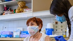 Časť ľudí dostane nový termín na očkovanie prvou dávkou